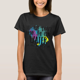 Camiseta Nós não bebemos o professor de arte de água doce