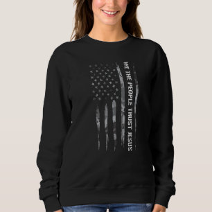 Camiseta Nós, o Povo, Confiamos em Jesus Bandeira Americana