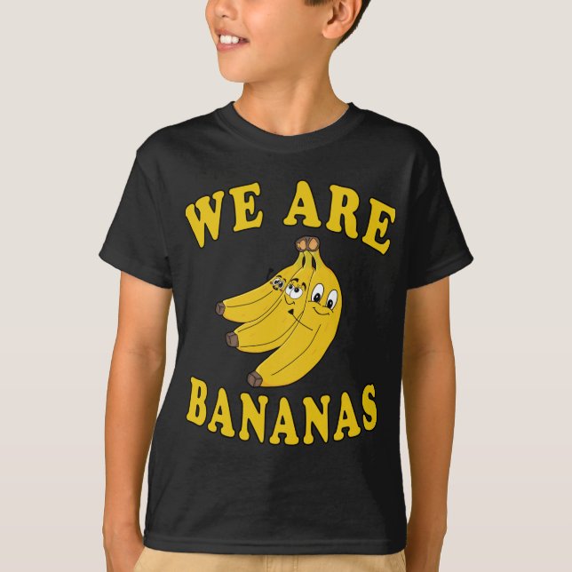 Camiseta Nós Somos A Família Banana Fogueira (Frente)
