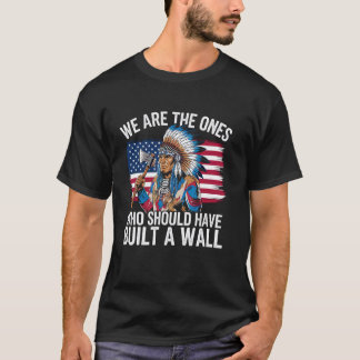 Camiseta Nós Somos Aqueles Que Deveriam Ter Construído Uma