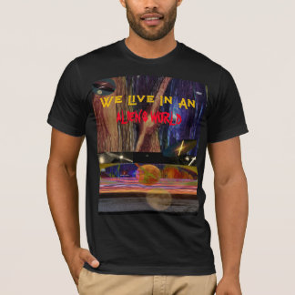 Camiseta Nós Vivemos em um Mundo Estranho