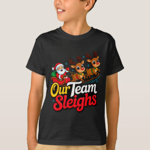Camiseta Nossa Equipe Derruba os Renas de Natal e o Papai N