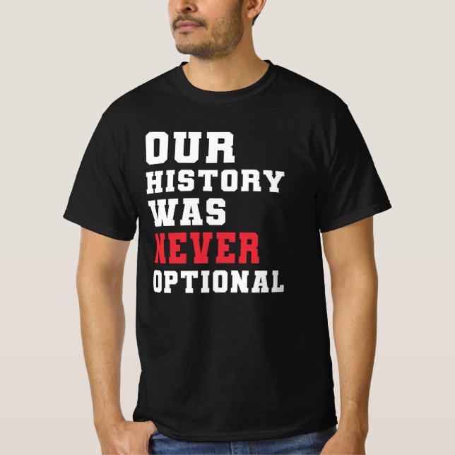 Camiseta Nossa História Nunca Foi Opcional (Frente)