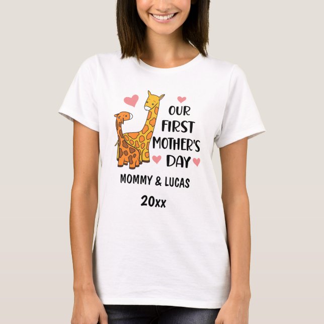 Camiseta Nossa Primeira Dia de as mães Girafa 2025 (Frente)
