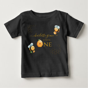 Camiseta Nosso Pequeno Mel está Fazendo Um Aniversário de A