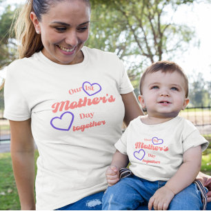 Camiseta Nosso Primeiro Dia das Mães Juntos Correspondente 