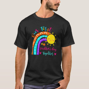 Camiseta Nosso Primeiro Dia de as mães Junto Com As Mães Ar