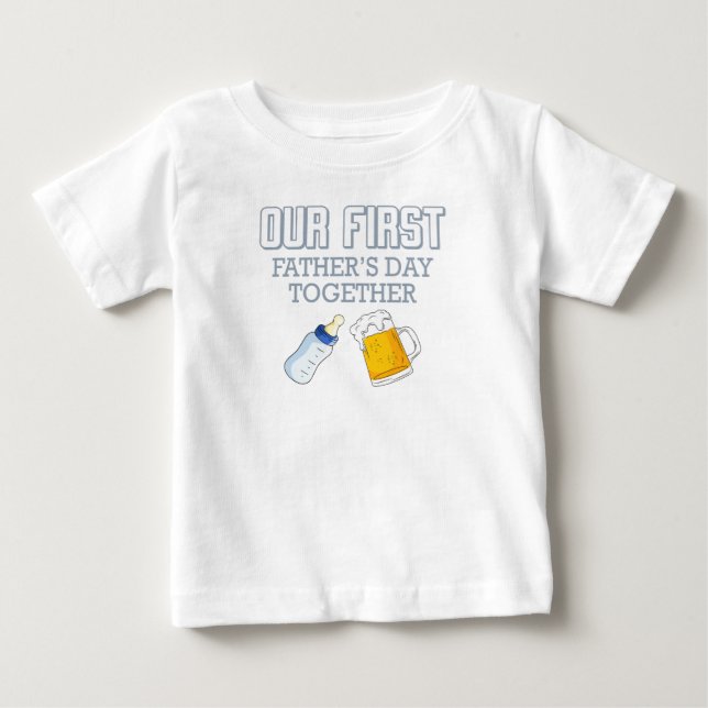Camiseta Nosso primeiro Dia de os pais 👨 ‍ 👶 ❤️ (Frente)