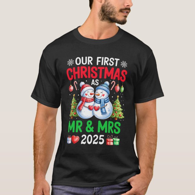 Camiseta Nosso Primeiro Natal Como Sr & Sra 2025 Boneco de  (Frente)