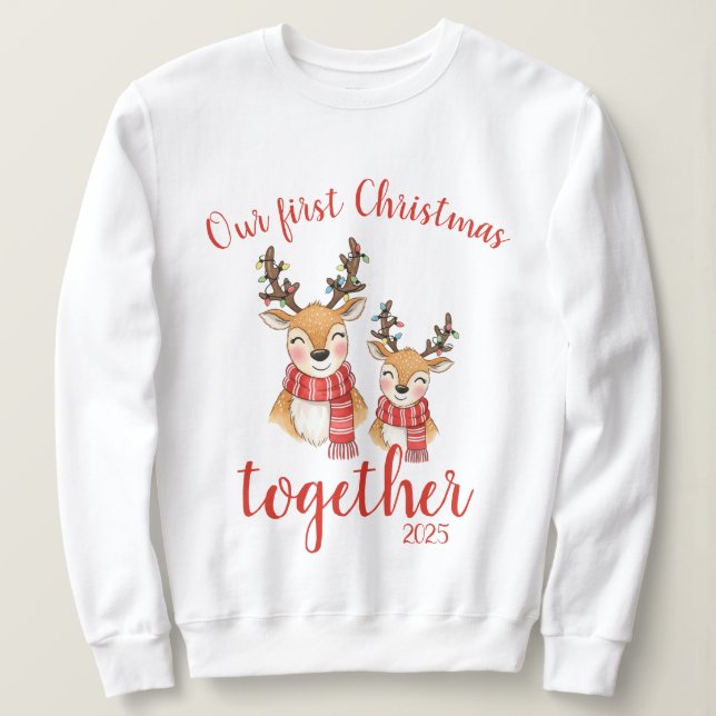 Camiseta Nosso primeiro Natal juntos. Casal de renas  (Frente do Design)
