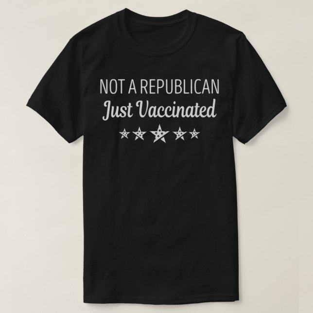 Camiseta Not A Republican Just Vaccinated  (Frente do Design)