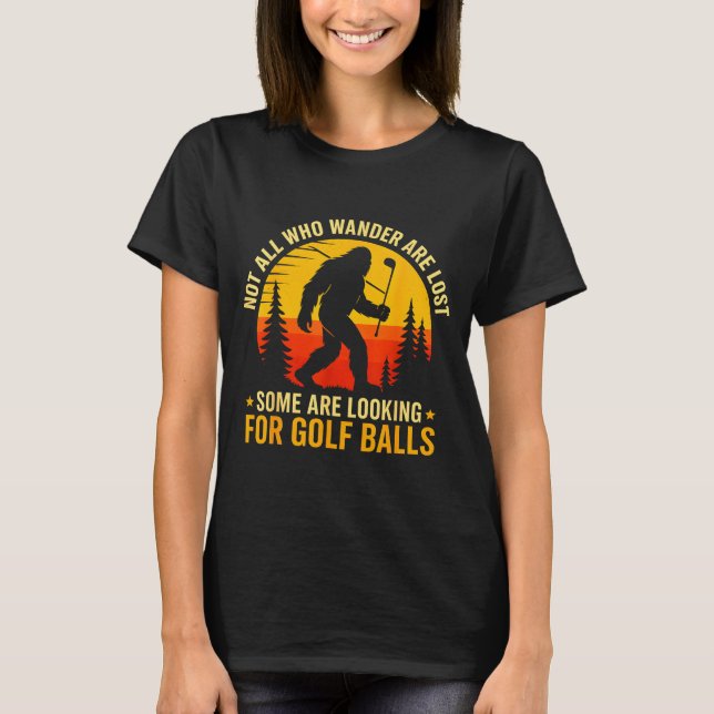 Camiseta Not All Who Wander Are Lost Funny Bigfoot Golfing  (Frente)