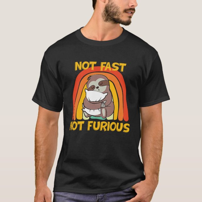 Camiseta Not Fast Not Furious Sloth Quote Weekend Cute Slot (Frente)
