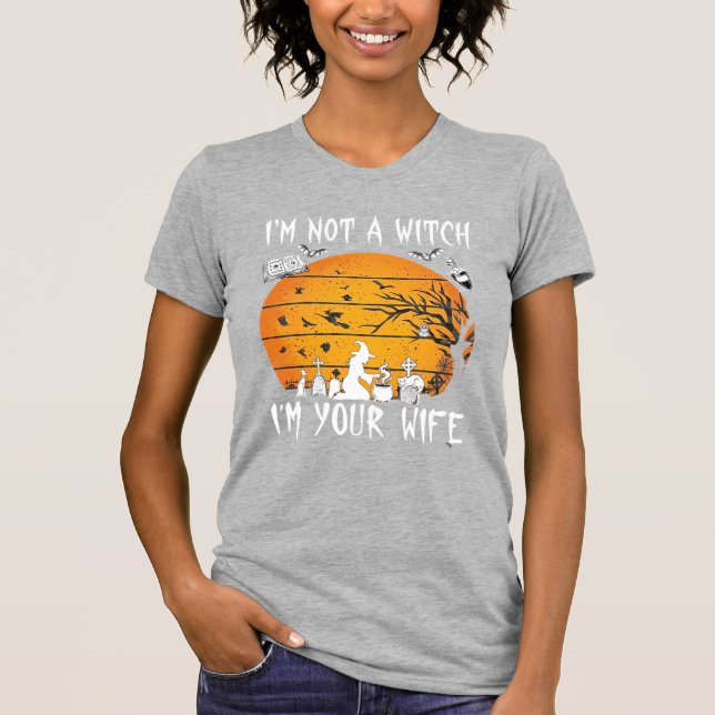 Camiseta Not Witch Wife Halloween Sunset Cauldron_1 (Frente)