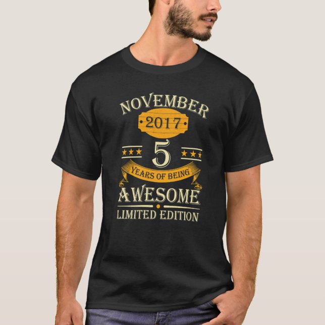 Camiseta Novembro De 2017 5 Anos De Estância Incrível Retro (Frente)