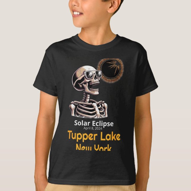 Camiseta Novo Eclipse Solar Esqueleto Tupper Lake (Frente)