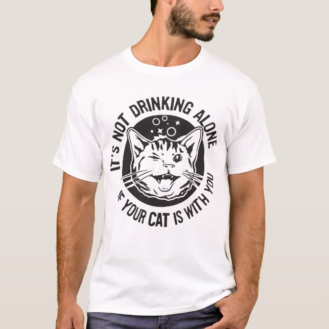 Camiseta Novo não está bebendo apenas se seu gato é com Yo (Frente)