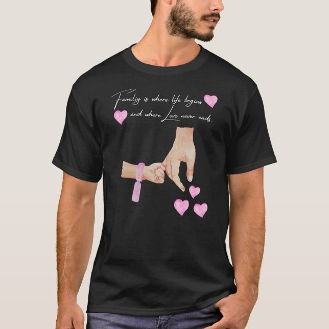 Camiseta Novo papai e filha segurando as mãos de um bebê (Frente)