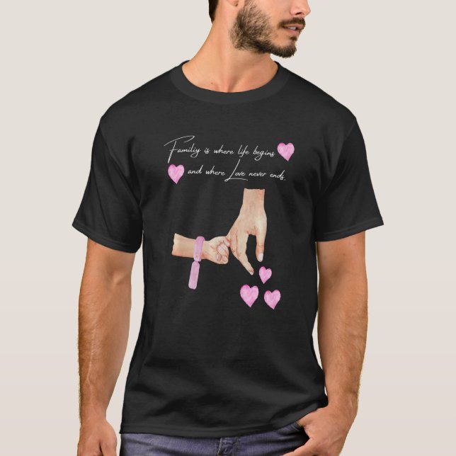 Camiseta Novo papai E Filha, Segurando As Mãos De Um Bebê (Frente)