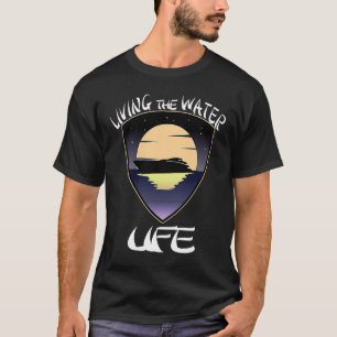 Camiseta Num Barco Vivendo a Vida Hídrica