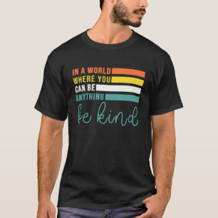 Camiseta Num Mundo Em Que Você Pode Ser Do Tipo Bebida Retr