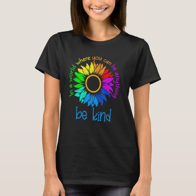 Camiseta Num Mundo Onde Você Pode Ser Qualquer Coisa Autism (Frente)