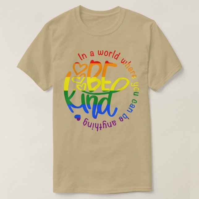 Camiseta Num Mundo Onde Você Pode Ser Qualquer Coisa LGBT  (Frente do Design)