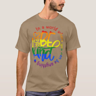 Camiseta Num Mundo Onde Você Pode Ser Qualquer Coisa LGBT 