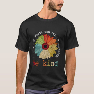 Camiseta Num Mundo Onde Você Pode Ser Qualquer Coisa Que Se