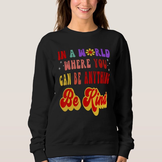 Camiseta Num Mundo Onde Você Pode Ser Qualquer Coisa Que Se (Frente)