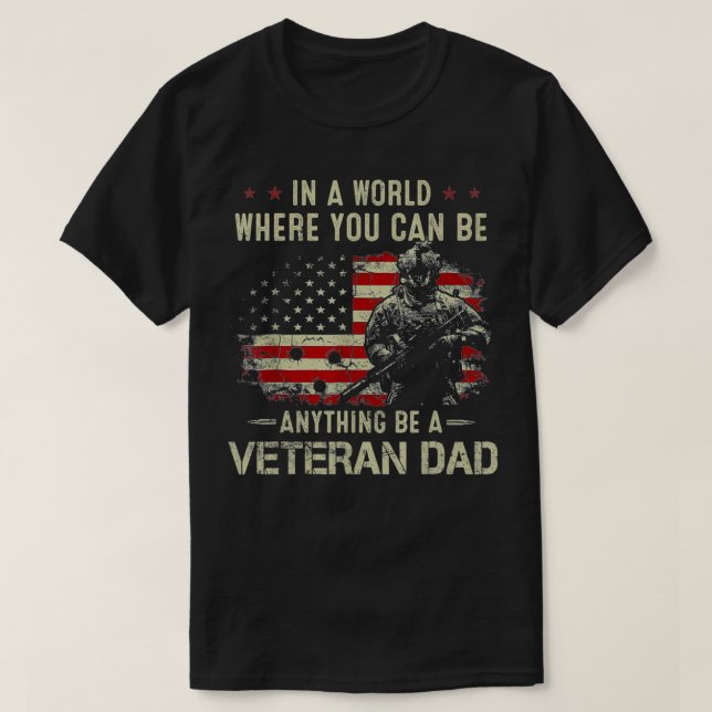 Camiseta Num Mundo Onde Você Pode Ser Qualquer Coisa Vetera (Frente do Design)