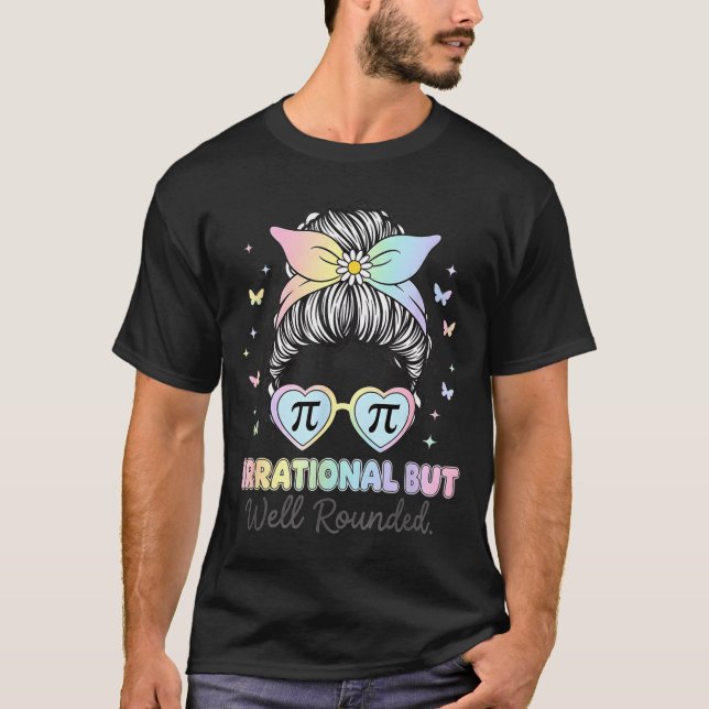 Camiseta Número Pi Irracional Mas Bem Redondo Professor de  (Frente)