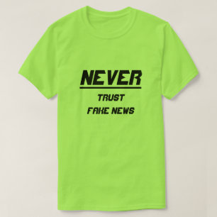 Camiseta Nunca confie a notícia falsificada