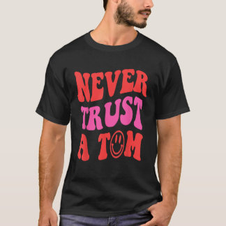 Camiseta Nunca Confie em Tom Engraçado, bonitinho dizendo d