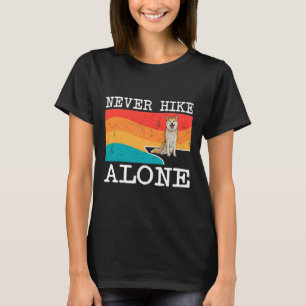 Camiseta Nunca Faça Trilhas Sozinho Akita Gráfico de Trilha