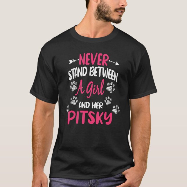 Camiseta Nunca Fique Entre Uma Rapariga E Seu Cachorro De P (Frente)