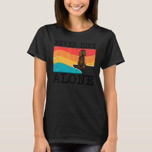 Camiseta Nunca Hike Sozinho Boykin Spaniel Gráfico de Camin