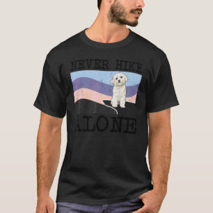 Camiseta Nunca Hike Sozinho Cão Maltês Subindo