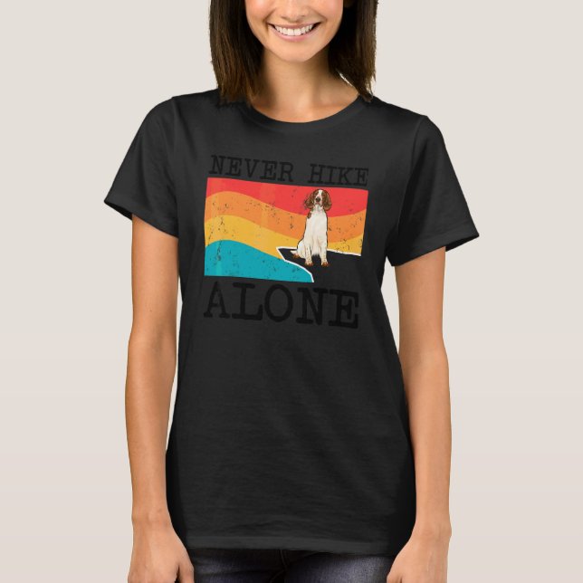 Camiseta Nunca Hike Sozinho Gráfico Welsh Springer Spaniel  (Frente)