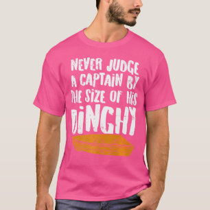 Camiseta Nunca Julgue Um Capitão Pelo Tamanho Do Seu Dinghy
