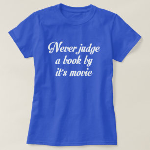 Camiseta NUNCA JULGUE UM LIVRO POR ELE é FILME