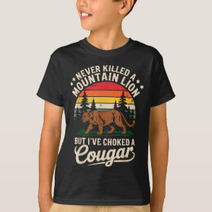 Camiseta Nunca Matou Um Leão Da Montanha Cômico Caça Ao Pum