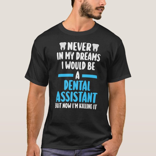 Camiseta nunca nos meus sonhos, eu seria uma assistente den (Frente)