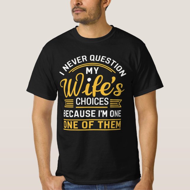 Camiseta Nunca questiono as escolhas da minha esposa porque (Frente)