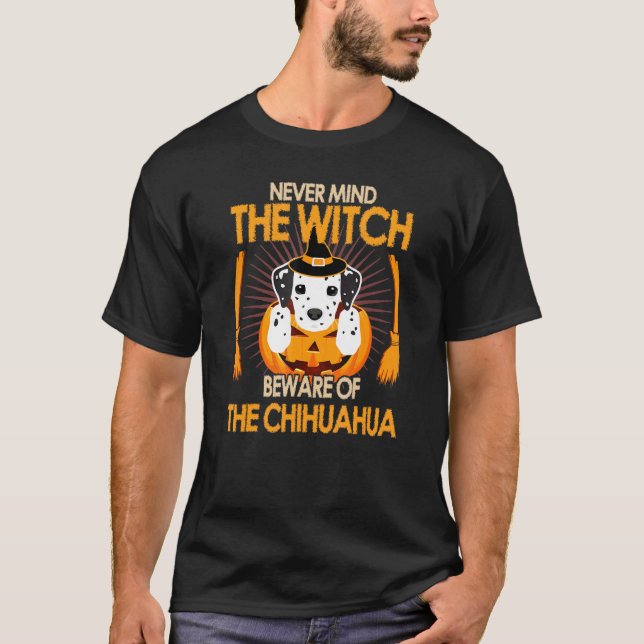 Camiseta Nunca Se Importa Com A Cuidado Da Bruxa Do Chihuah (Frente)