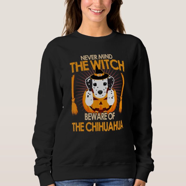 Camiseta Nunca Se Importa Com A Cuidado Da Bruxa Do Chihuah (Frente)