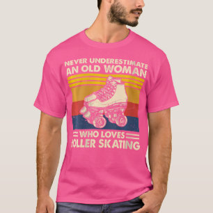 Camiseta Nunca Subestimamos Uma Mulher Idosa Ama Roller S