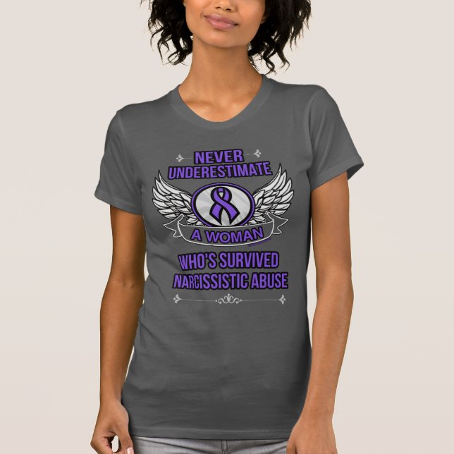 Camiseta Nunca Subestimar/Mulher... Abuso Narcisista (Frente)