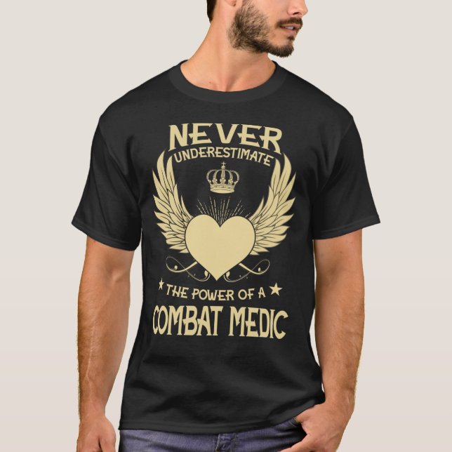Camiseta Nunca Subestimar O Poder De Um Médico De Combate (Frente)