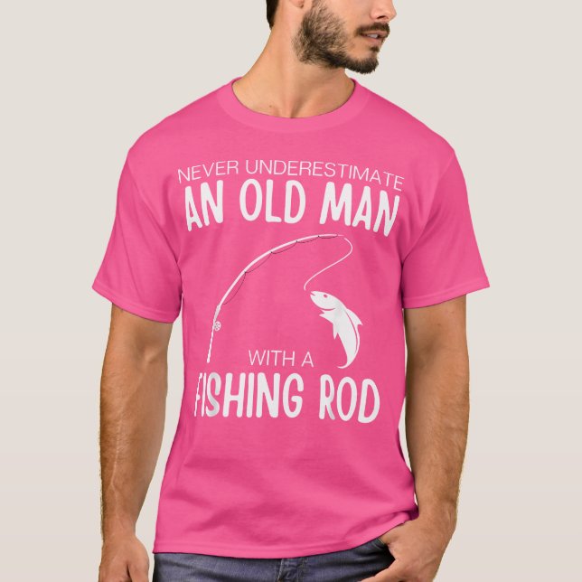 Camiseta Nunca Subestimar Um Velho Com Um Arado De Pesca (Frente)
